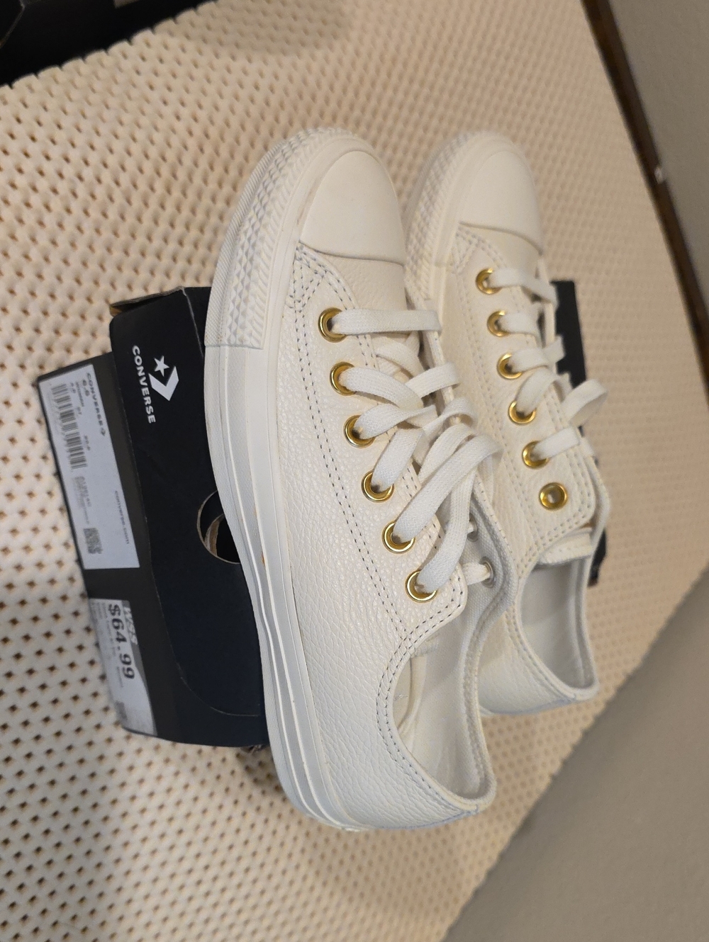 Converse Cream and White Low Top Chuck Taylor Sneakers 6.5 Womens Leather - Picture 8 of 8